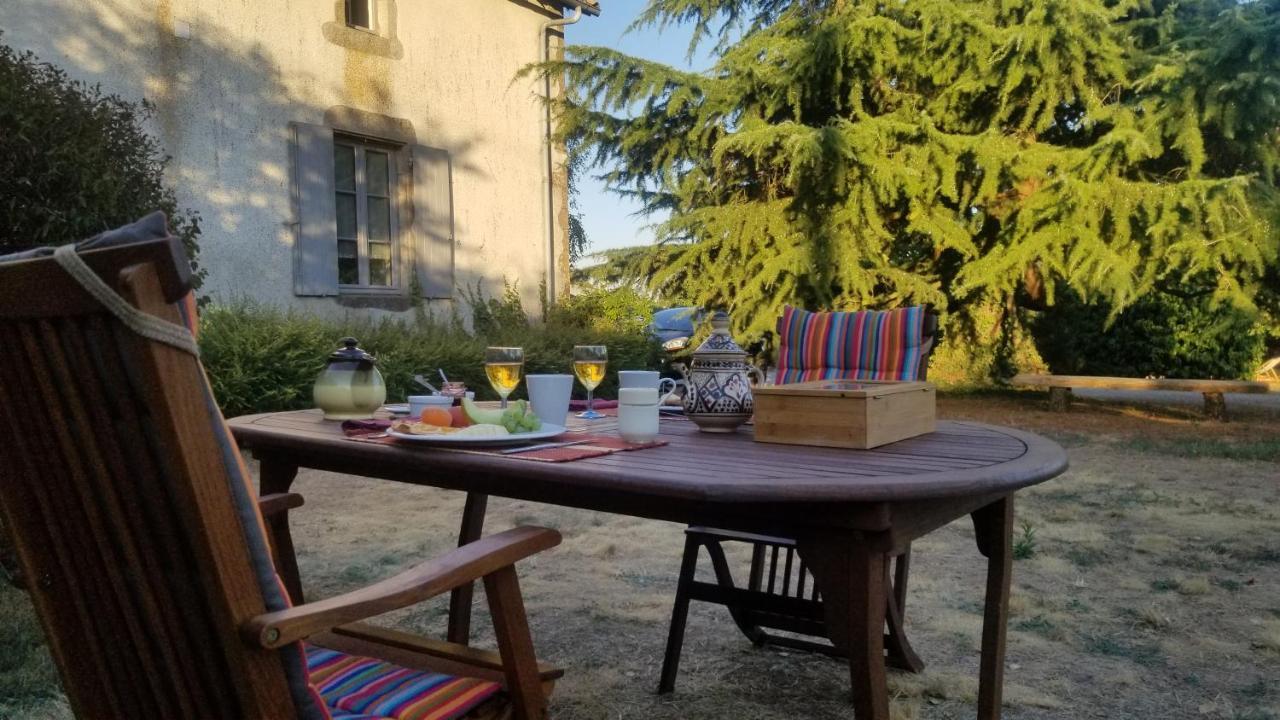 Homestay Et Dans Un Lieu Calme Et Champetre Les Grippeaux Proche Parthenay *