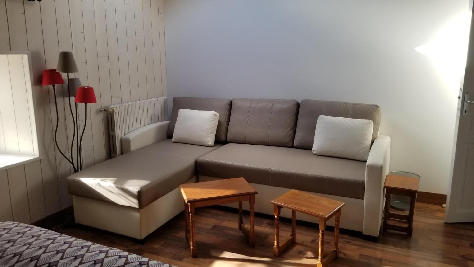 Et Dans Un Lieu Calme Et Champetre Les Grippeaux Proche Parthenay Homestay Gourge