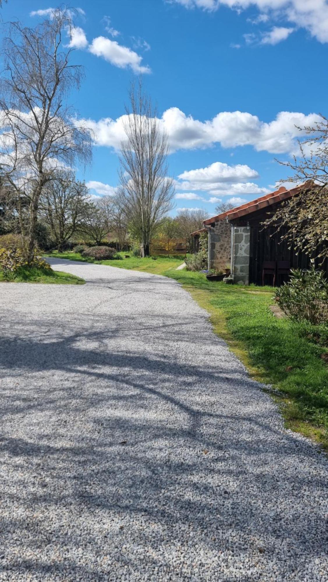 Et Dans Un Lieu Calme Et Champetre Les Grippeaux Proche Parthenay Homestay