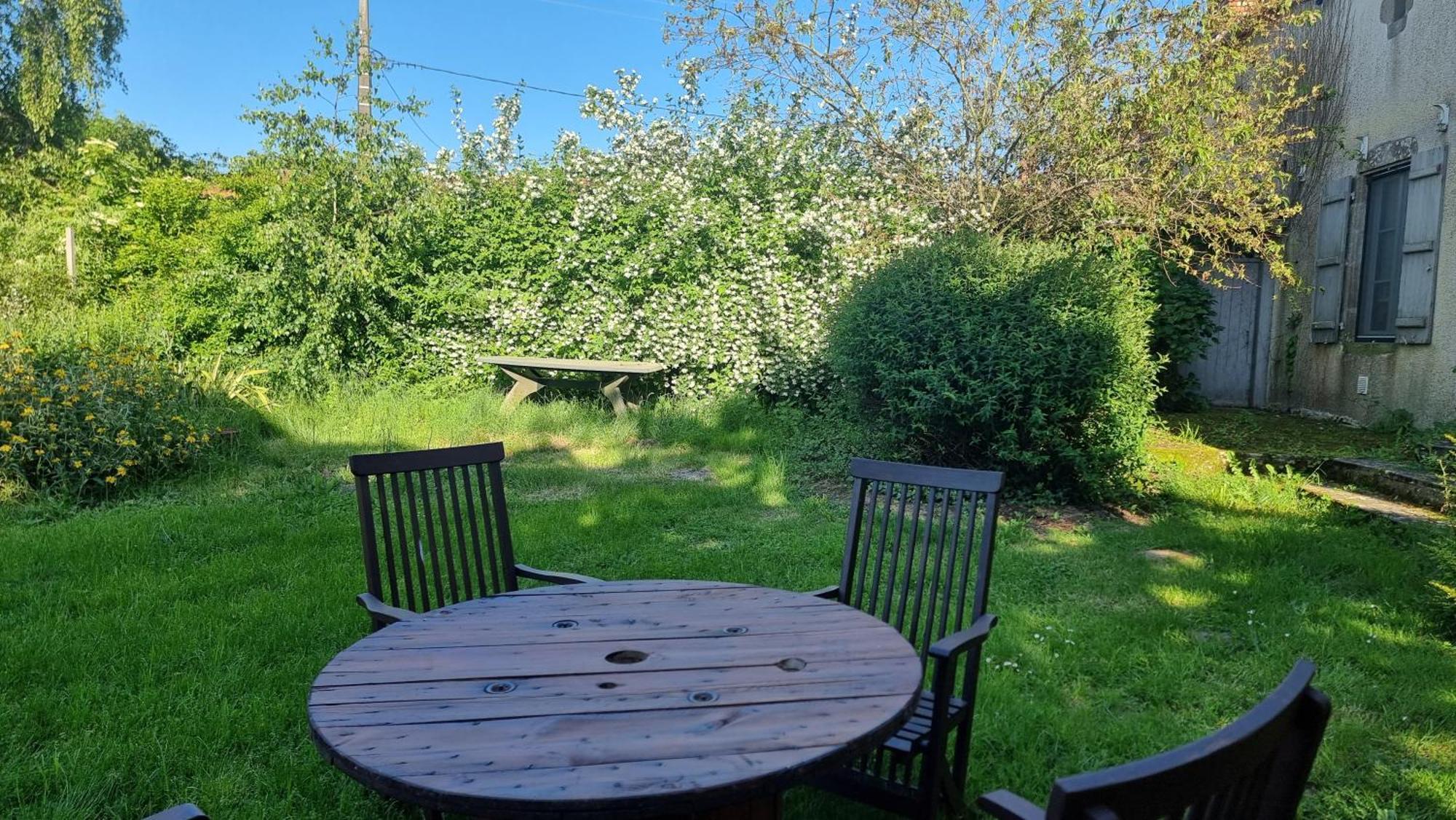 Et Dans Un Lieu Calme Et Champetre Les Grippeaux Proche Parthenay Homestay